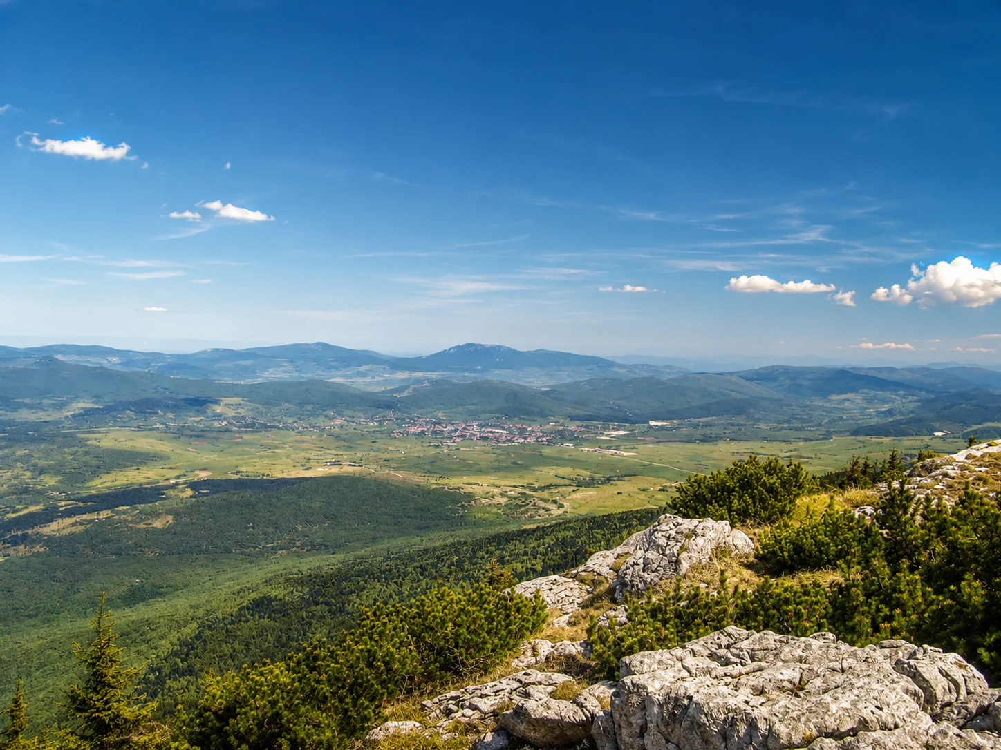 Planina Grmeč netaknuta priroda — planinarski put iznad kanjona Une